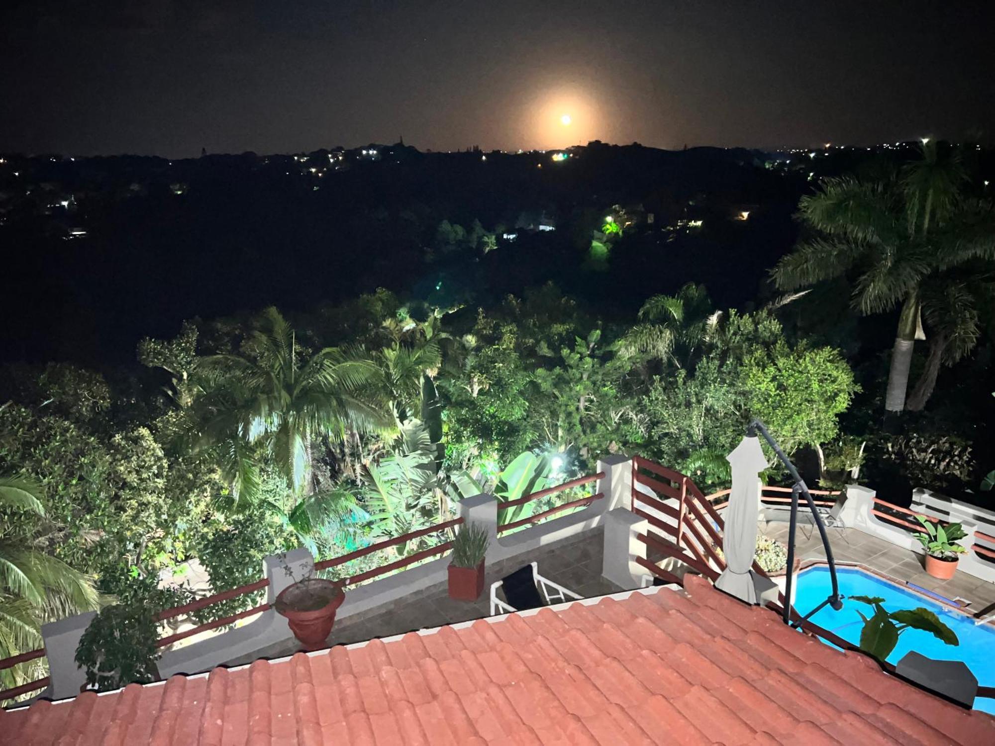 Ui Views Hotel Margate Bagian luar foto